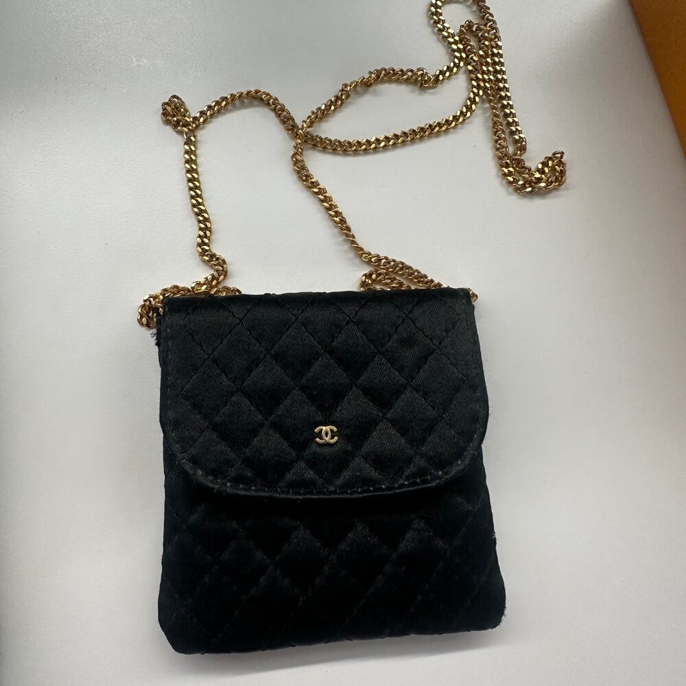 $3 START THURSDAY 11/14 @ 2pm: CHANEL 1990-2000s CC Chain Pouch / Necklace